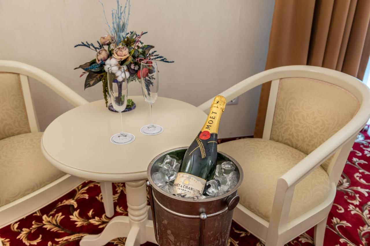Rediu Hotel & Restaurant Ботошани Экстерьер фото
