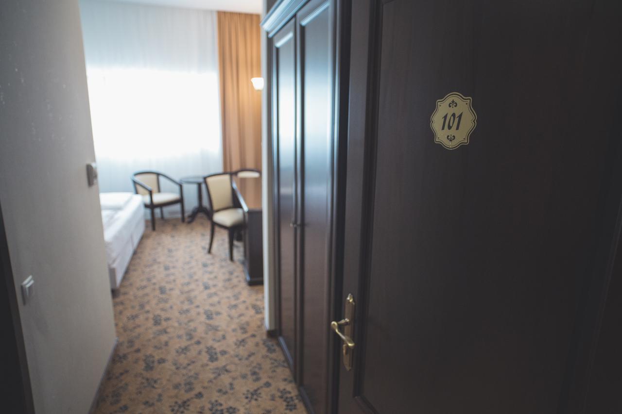 Rediu Hotel & Restaurant Ботошани Экстерьер фото